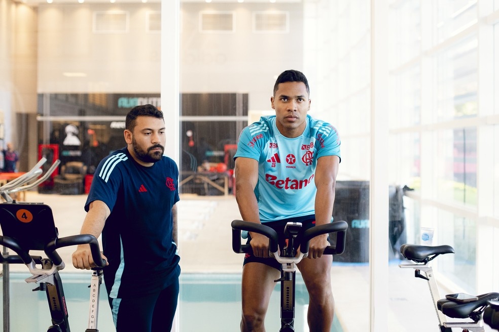 Alex Sandro se recupera de lesão na panturrilha esquerda